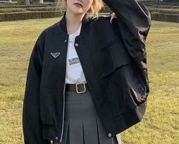 디자이너 블랙 크롭 재킷 여자 2024 스프링과 가을 새로운 오버 크기 야구 저지 재킷 재킷화물 탑