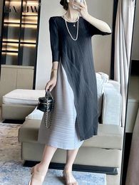 Casual Dresses GVUW Pleated Patchwork Dress Women Round Collar A Line Loose Medium Long Summer 2024 Holiday Clothing Fashion 17G5847
