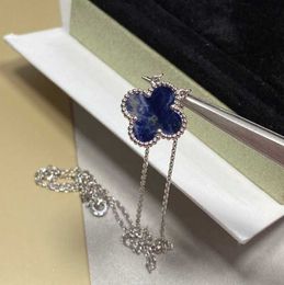 2024 Classic Four Leaf Clover Necklaces Pendants New Necklace Pure Silver Plated 18K Rose Gold Lock Bone Chain Blue Peter Stone Pendant Tiger Eye Sweater