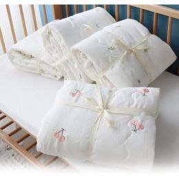 sets Korean Cherry Embroidery Cotton Baby Bed Quilt Kids Infant Cot Crib Quilts for Baby Bedding Quilts Blanket Lightweight Comforter