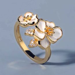 Band Rings Exquisite Small Fresh White Flower Ladies Ring Daisy Jewellery 925 Silver Handmade Enamel Wedding H240425