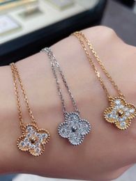 2024 Classic Four Leaf Clover Necklaces Pendants 18K Rose Gold Full Diamond Necklace Womens Platinum Collar Chain Au750 Pendant Jewellery