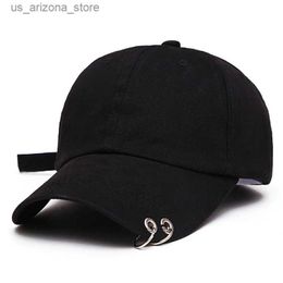Ball Caps New Mens Black Adjustable Casual Baseball Hat Metal Ring Pure Cotton Blended Fashion Adjustable Hat Q240425