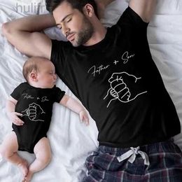 Rompers Father and Son Family Matching Shirts Cotton Dad and Me Kids T-shirt Baby Rompers Perfect Gift for Fathers Day Family Outfits d240425