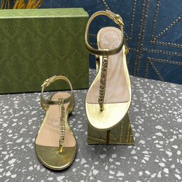 New Designer Sandals Sildes Beach Slippers Women Flip-flop Classic Gold Chain Buckle Summer Woman Room Slides Shoes Flat Heel Slippers Designer Leather Sandale