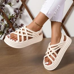 2024 Summer Fashion Comfortable and Wearresistant Thicksoled Beach Casual Sandals for Women Trendy Heel 240417