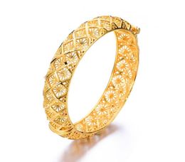 Women Bangle Hollow Buckle Bracelet 18k Yellow Gold Filled Fashion Jewelry Girlfriend Lady Bangle Wedding Party Gift Dia 60mm605106887541