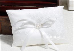 White Lace Rings Pillows With Ribbon Bow Sash Pearls Crystal Pillows Form Rings Bridal And Groom1184282