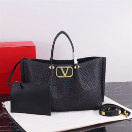 Large capacity Woman vlogo tote designer bag luxury raffias purse and handbag summer travel Beach Bags mens rivet Shoulder clutch Crossbody Straw weave shopper bags