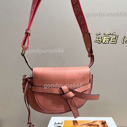 Shoulder Bow Luxury Bag Gate Versatile Womens Family New Bags Saddle Fashion Light Loe One Crossbody Simple Designer XBOS