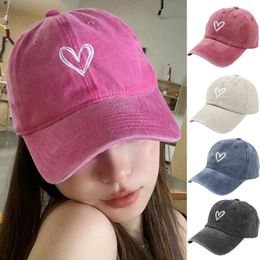 Ball Caps Heart Love Baseball Hats Women Wide Brim Washed Cotton Sun Hat Korean Retro Casual Aged Visor Cap Spring Summer Sunshade Visors