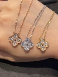 2024 Classic Four Leaf Clover Necklaces Pendants 18k gold necklace womens full diamond clover platinum collarbone chain lucky pendant