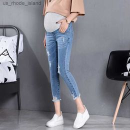 Maternity Bottoms Stretch Denim Maternity Cropped Jeans Spring Summer Belly Pencil Pants for Pregnant Women Ripped Hole Slim Pregnancy CaprisL2404