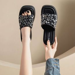 Chinelos de plataforma robusta para mulheres verão 2024 cunhas novas chinelos de moda ladies sandálias de praia preto