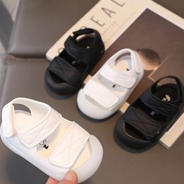 Summer Baby Sandals Boys Girls Soft Sole Shoes Kids Children Black White Colour Beach Shoes Toddler Toe Protect Walking Shoes 240409