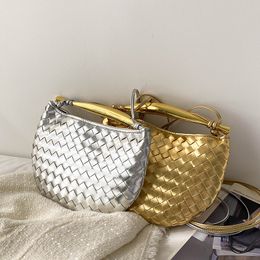 Famous designer shark woven women's bag, large capacity dumpling bag, travel and shopping single shoulder bag, metal handle leather handbag, high-end fashion style