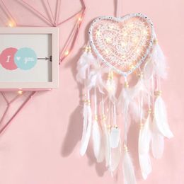 Decorative Figurines Hollow Heart Dream Catcher Feather Pendant Wall Ornaments Hanging Handmade Crafts Home Room Decor