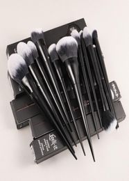 KVD beauty Makeup Brushes model 10 20 25 35 40 1 2 4 22 Shade Light Lockit edge Powder Foundation Concealer Eye Shadow Beauty Cos7301684
