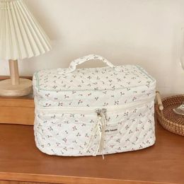 Storage Bags Cute Travel Cosmetic Bag Cotton Quilted With Crushed Flower Print Capacity For Makeup