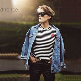 Play Spring Autumn T-shirt Striped Embroidered Love Round Neck Long Sleeve Loose Men Women Couple Casual 220407 KAFL