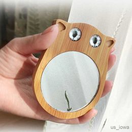 Mirrors Cute Animal Wooden Handle Mirror Korean Girl Makeup Mirror Creative Handheld Mirror for Students Dormitory Small Portable Mirror