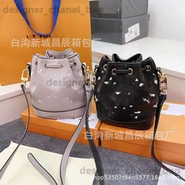 Cross Body 2023 Autumn/Winter New Korean Water Bucket Bag Travel Outgoing Single Shoulder Crossbody Handheld Womens Bag Makeup Bag T240425