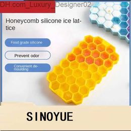 Ice Cream Tools Food grade silicone tray mold creative DIY honeycomb 37 piece ice maker with Lid ready-made inventory cube ice box Q240425