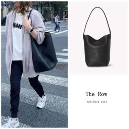 The Row Leather Large Capacity Commuter Tote Bag Litchi Cow Leather One Shoulder Handbag Versatile Bucket Bag Female 77TL