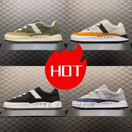 2024 fashion summer Mens Womens Running Shoes Trainers Shark Bread classic Style Grey Neighborhood Black Red White Trainers