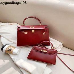 Womens Shoulder Bags Designer Bag 2024 Premium Wine Red Crowd Box Cowhide Mini Handheld Diagonal Straddle