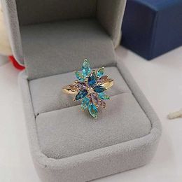 Band Rings Luxury Party Multi Colour Crystal Cubic Zirconia Big Flower Famale Metal Plated Zircon Ring SZ 6-10 H240425