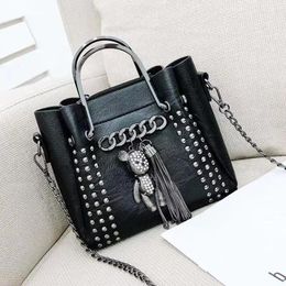 Shoulder Bags Luxury Women's Small Handbag 2024 Fashion Soft Leather Rivet Messenger Bag Tassel Versatile Single Mother