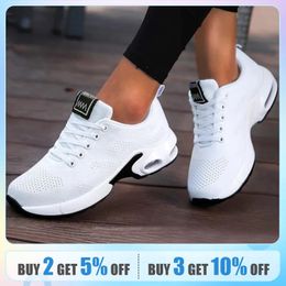 Atmungsaktives Mesh lässig Walking Flat Plattform Sneakers Frauen Tenis Fitnessstudio Vulkanisierte Schuhe weiße weibliche Schuhe 240412 9135