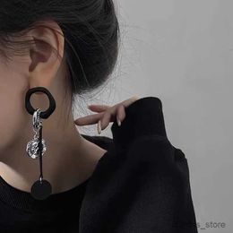 Dangle Chandelier Vintage Black Long Portrait Round Pendant Earrings for Women Fashion Metal Tassel Temperament Earrings Jewellery Gift New