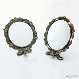 Mirrors Vintage Metal Mirrors Women Handheld Long Handle Makeup Mirrors Mini Vintage Decoration Folding Mirror
