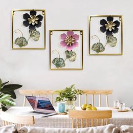 Decorative Figurines Nordic Flower Shape Wall Decor Iron Light Luxury Gold Palm Hanging Pendant Ornaments Home Decoration