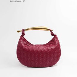 Versatile Leather Tote Bag Small 29cm Sardine Venata Premium Woven 2024 Botteega Handheld Evening Dumpling Purse Fashion Bags Design Leisure Metal VCNG