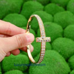 Classic Tifenny Letter Bracele New Copper Micro Inlaid Zircon Geometric Tshaped Buckle Bracelet with High Color Protection and Personalized