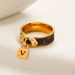 Fashion Designer 18K Gold Plated Letter Ring Luxury Leather Ring New Stainless Steel Charm Wedding Ring Couple Family Love Jewelry