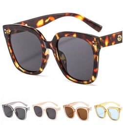 Sunglasses Fashion Retro Unisex Sun Glasses Persoanlity Temples Adumbral AntiUV Spectacles Oversize Frame Eyeglasses OrnamentaSun8964284