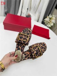 Luxury designer Signature Womens VLogo Calf Hair Slide Sandal Tan Gold Flat Heel Patent Cutout Sandals Shoes Slides With Box