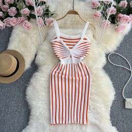 Sexy Pure Style Hollow Out Twisted Stried Dress Dress Girl Girl Slim Fit Slimming Bainhit