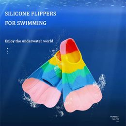 Comfortable Silicone Flippers Kids Swim Fins for Swimming and Diving Size Suitable Beginners Kids Girls Boys Adults 240412