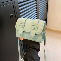 Eşyalar çuvallar kadın 2023 yaz yeni modaya uygun küçük omuz çantası minimalist küçük kare çanta gündelik crossbody çanta bayanlar niş tasarımcı çantaları tekli taban çanta