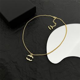 Woman Pendant Necklaces 2023 Latest Cclies gold chokers Necklace Luxury Designer Jewelry Women men Classics C logo pearl Sweater chain 77
