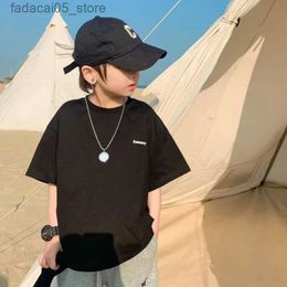 Men's T-Shirts Boys summer short sleeved T-shirt new small and medium-sized childrens round neck top casual version half fashion Q240425