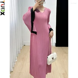 Casual Dresses YUDX Miyake Pleated Dress Fashion Colour Block V-neck Flare Sleeve Elegant Mid Length For Women 2024 Autumn