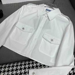 Damenblusen -Shirts Designerin Nanyou Zhi 2024 Frühzeit neuer frischer und süßer Style Doppelpocke Short Long Sleeved Mode Slim Fit Vogil Shirt 5YD9