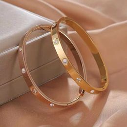 Fashionable Design Bracelet Accessories High Quality Simple and Atmospheric Bracelets Buckle with Luxury with carrtiraa original bracelets