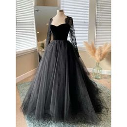 Black Long Gray Gothic Dress And Tulle Lace Sleeves Appliques Sweep Train A Line Garden Wedding Gowns Vintage Sweetheart Tiered Bridal Dresses es